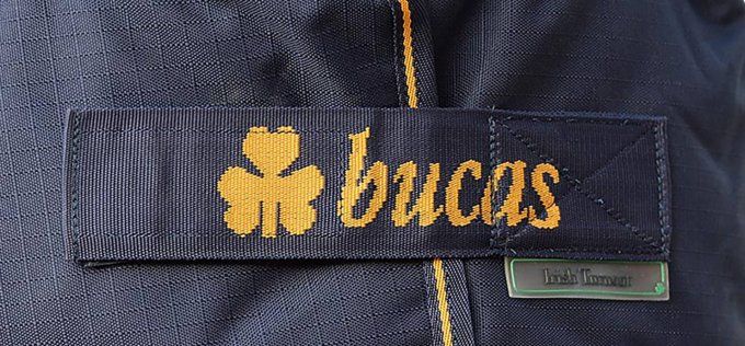 Couverture d'extèrieur BUCAS Irish 150 gr avec couvre-cou détachable inclus