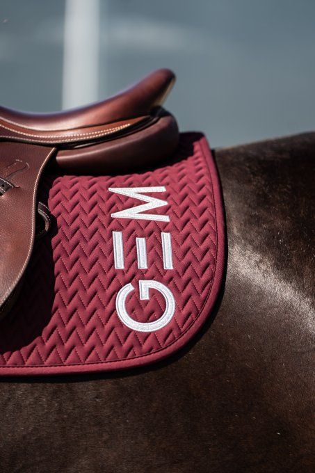Détail du tapis TEN GEM Équitation Bordeaux Fall Winter 2026